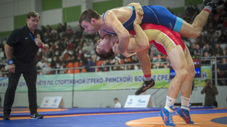 Новосибирский борец Роман Власов завоевал золотую медаль на Кубке России