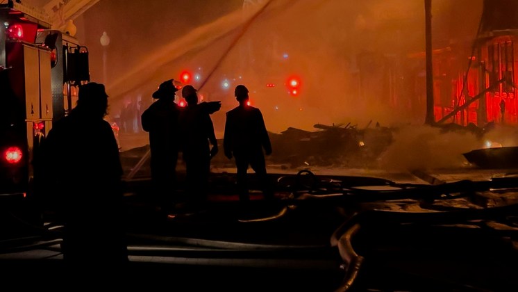 МЧСники спасли жительницу Новосибирска из пожара в многоэтажном доме
