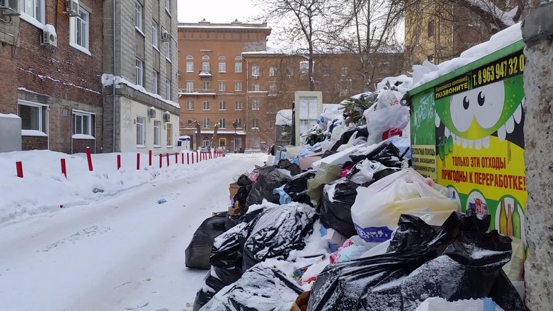 Много мусора в баках Много мусора в баках