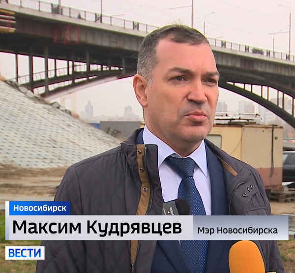 Мэр Максим Кудрявцев даёт интервью