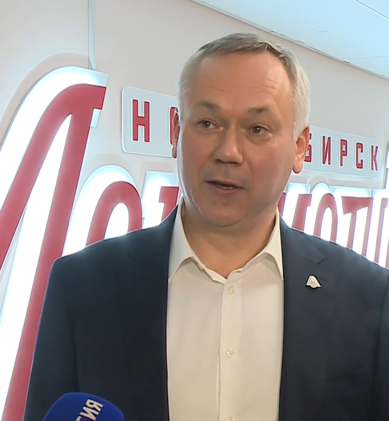 Андрей Травников в музее волейбольного "Локомотива" 1.png