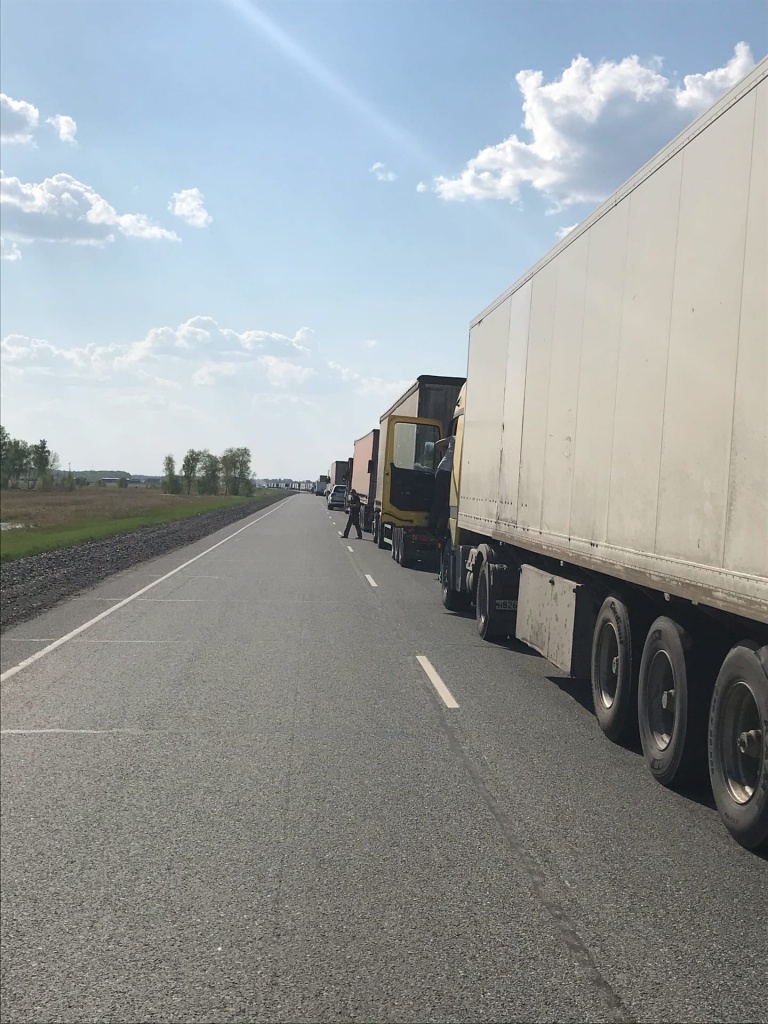 Многокилометровая пробка из-за аварии на трассе Р-254 Многокилометровая пробка из-за аварии на трассе Р-254