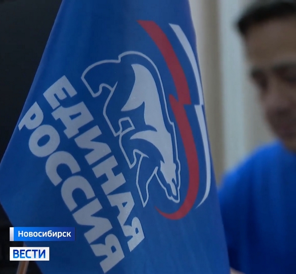 Флаг «Единой России» на столе