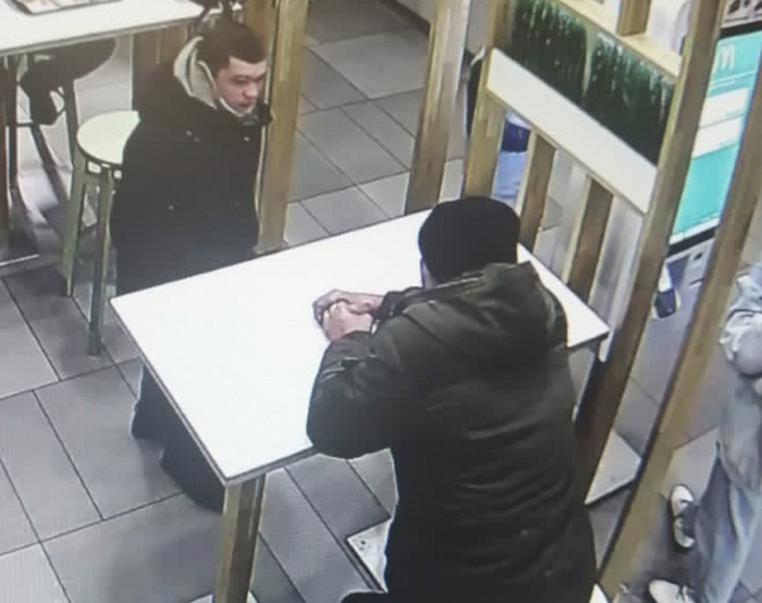 Грабители в кафе Грабители в кафе