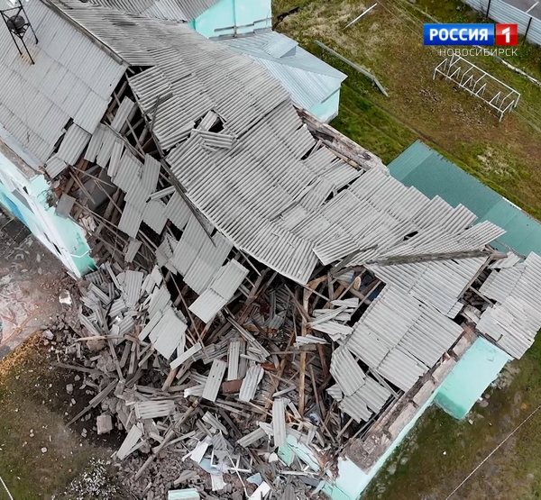 Вид на рухнувшую школу в Татарске сверху Вид на рухнувшую школу в Татарске сверху