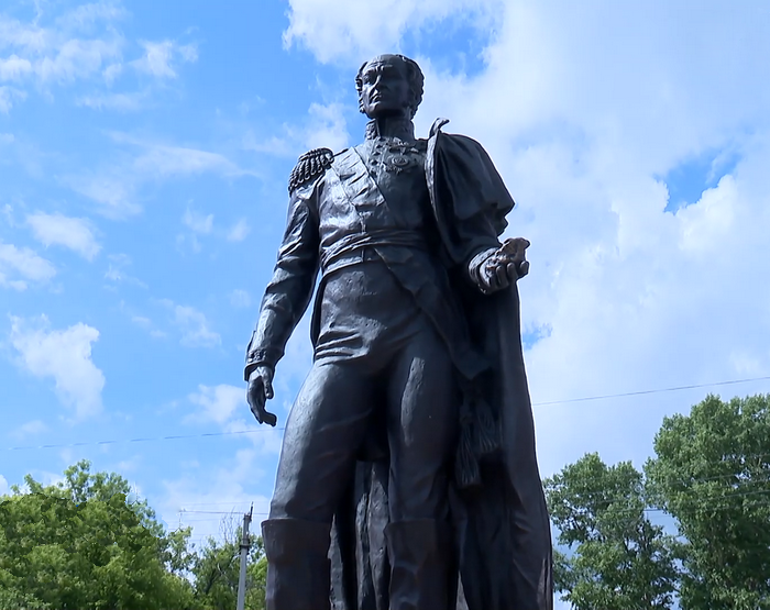 Памятник Егору Канкрину