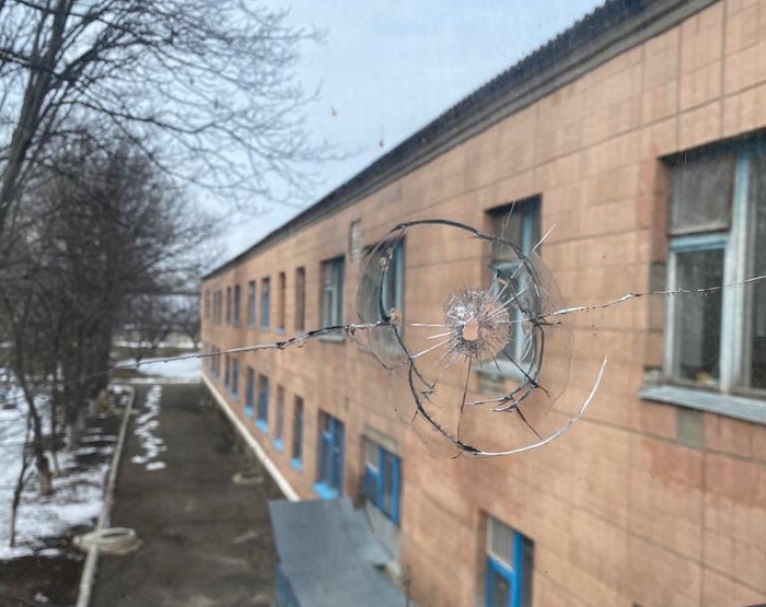 Простреленное окно