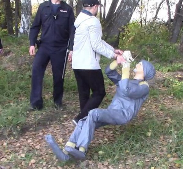 Рахимзода на следственном эксперименте