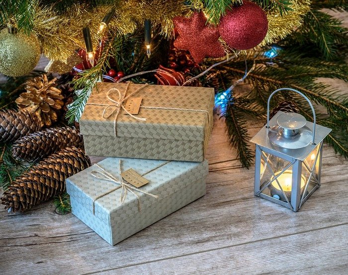 Подарки под ёлкой