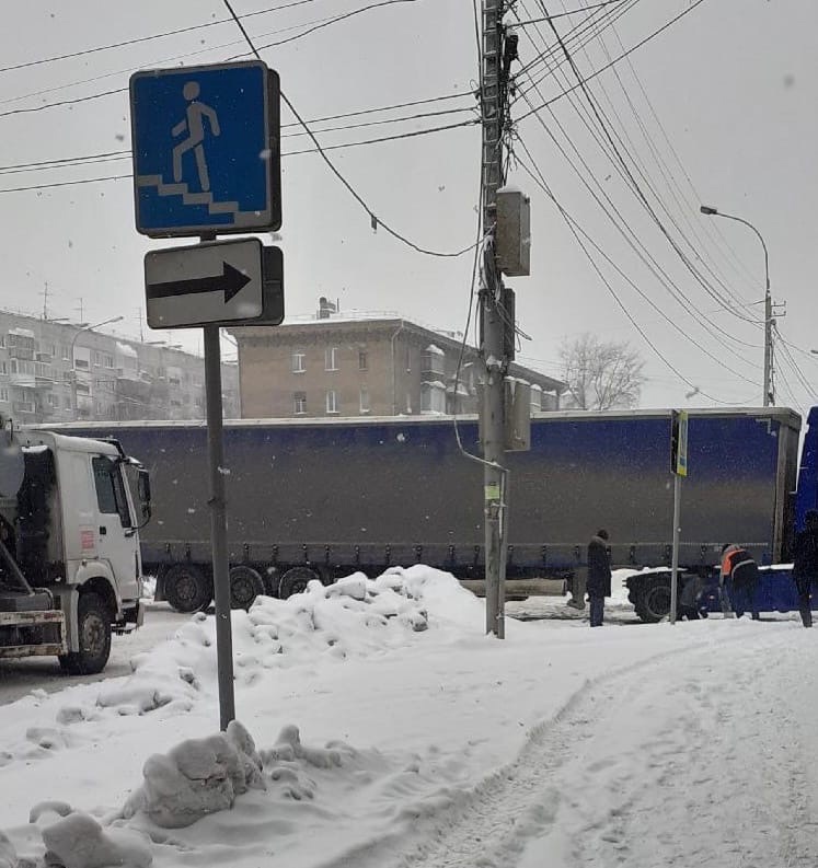 фура на большевистской
