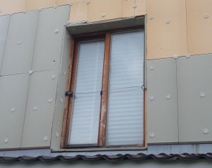 Окно с цепью