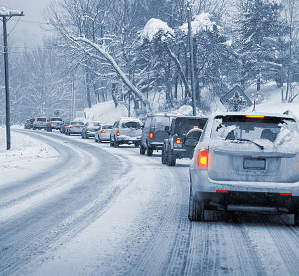 Снег и гололед на дорогах 