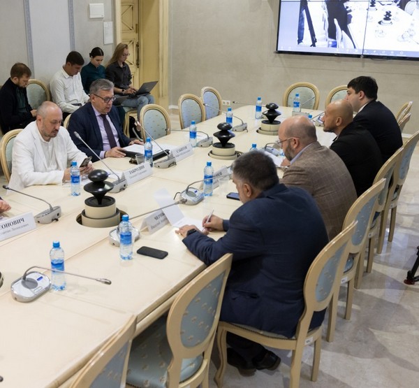 Круглый стол