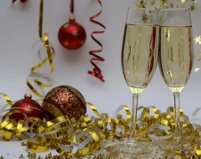 Бокалы с шампанским Бокалы с шампанским