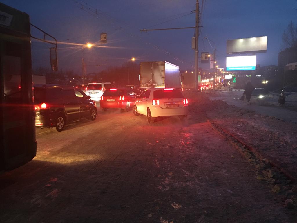 По данным 2ГИС, пробки достигли десяти баллов