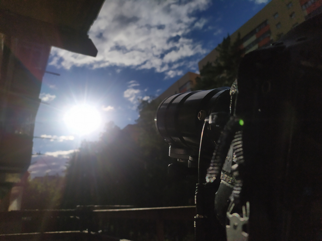 Новосибирцы поделились фотографиями кольцеобразного солнечного затмения