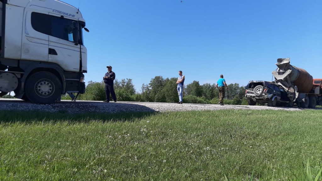Фура врезалась в «Тойоту» 2 Фура врезалась в «Тойоту» 2