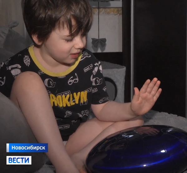 Ваня играет