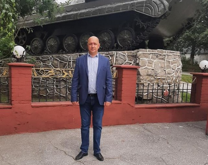 Александр Тарасов у памятника Александр Тарасов у памятника