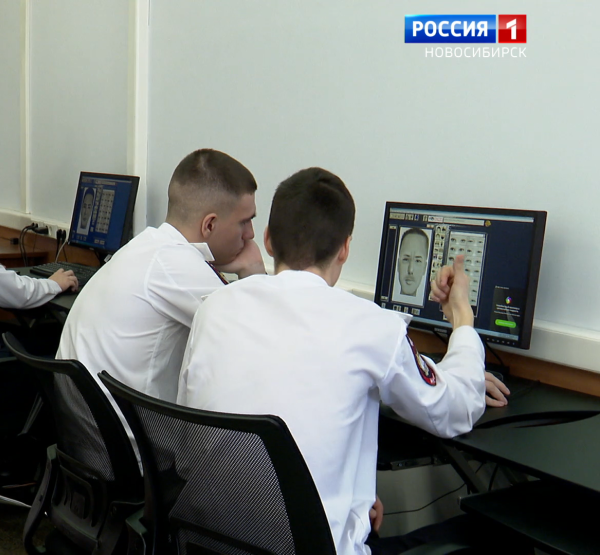 Студенты за учёбой