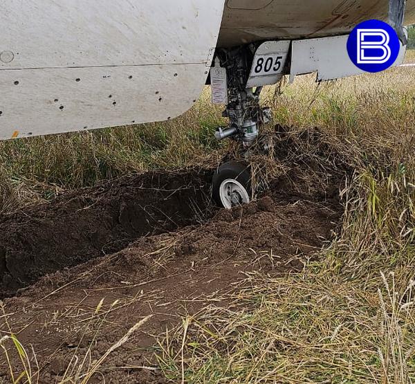 Аварийно севший самолет Аварийно севший самолет