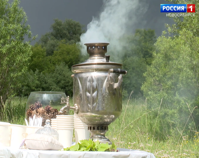 Самовар на траве