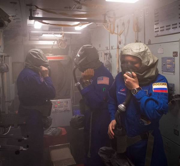 Космонавты