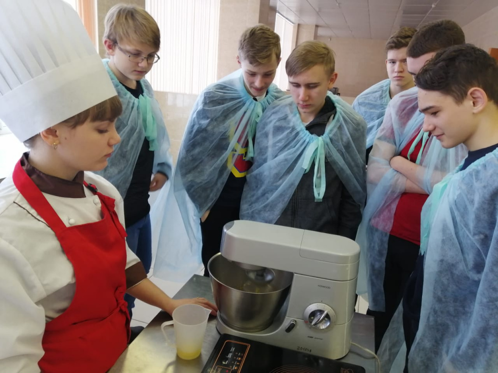 В Новосибирской области полным ходом идёт реализация федерального проекта «Билет в будущее»«Билет в будущее» – это самый масштабный в стране профориентационный проект для школьников 6-11 классов