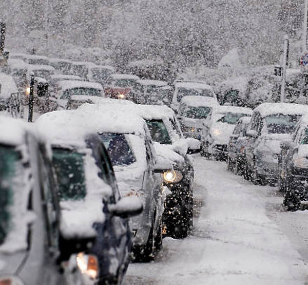 Заснеженные машины