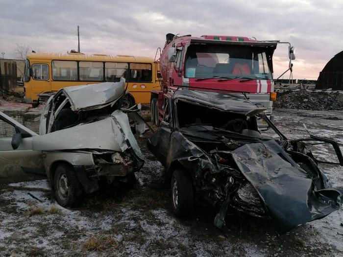 Две разбитые машины 