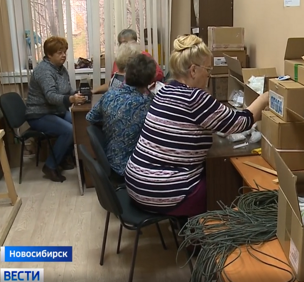 Волонтеры собирают гуманитарную помощь