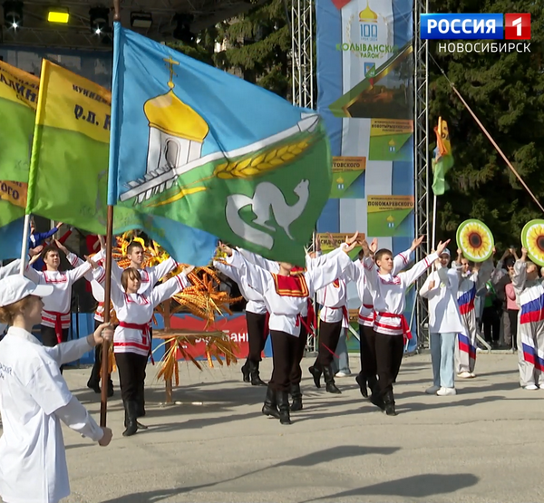 Праздник на главной площади Колывани