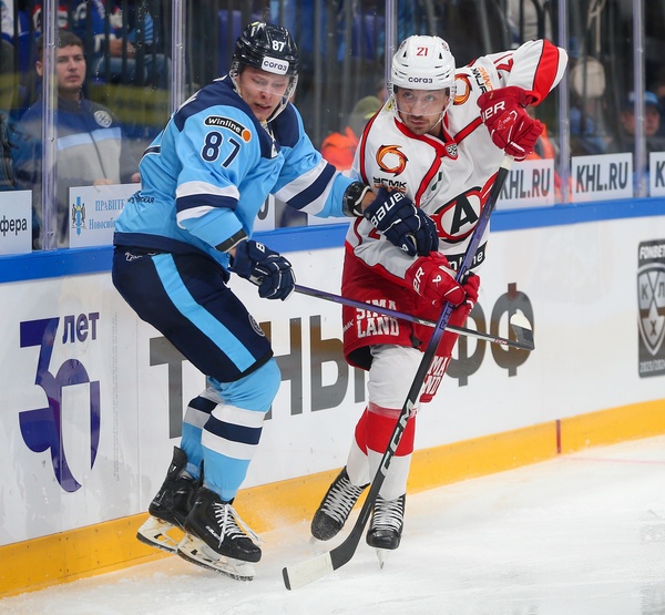 Игроки Сибири и Автомобилиста