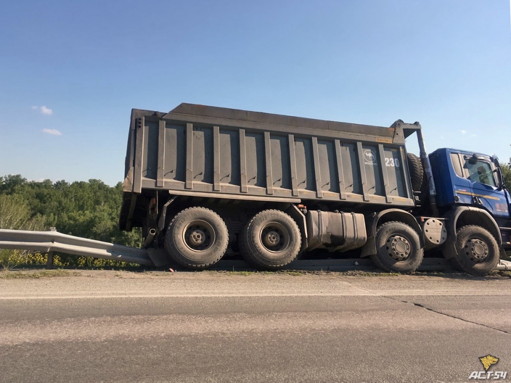 Два грузовика