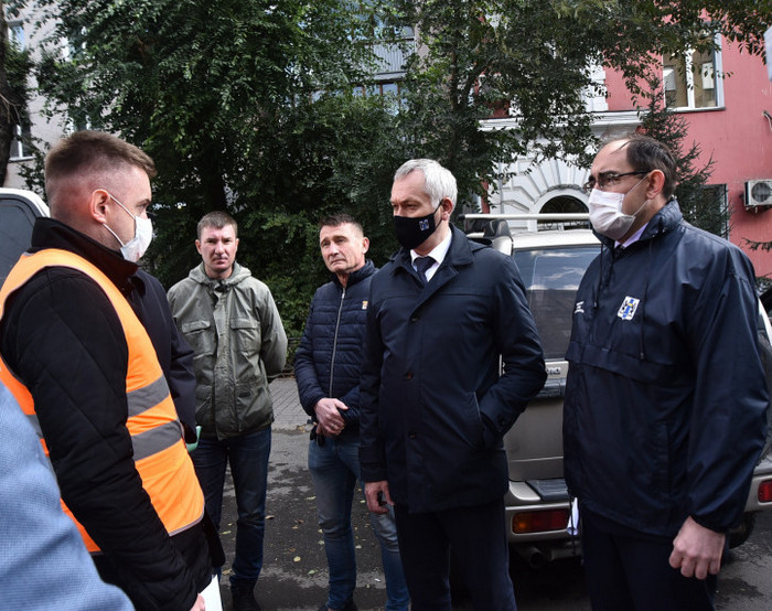 Губернатор потребовал жёстко синхронизировать работы дорожников и коммунальщиков при ремонте дорог Новосибирска Губернатор потребовал жёстко синхронизировать работы дорожников и коммунальщиков при ремонте дорог Новосибирска