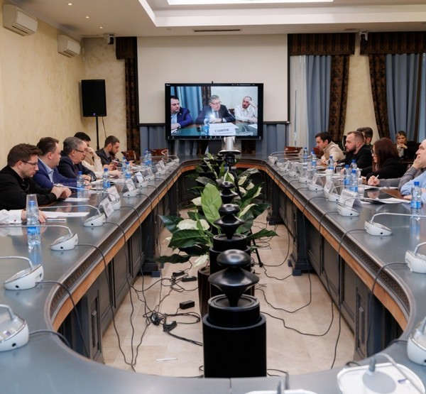 Круглый стол