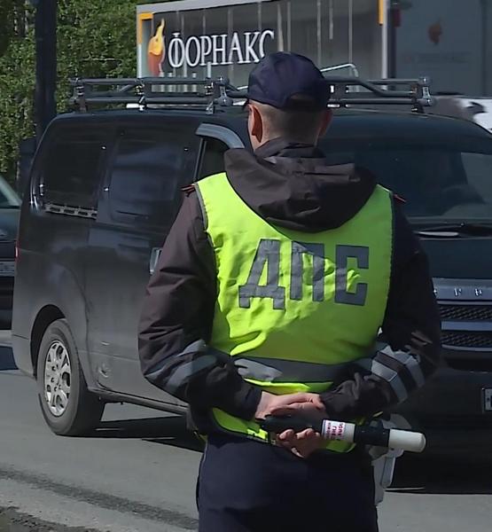 Инспектор ДПС на улице