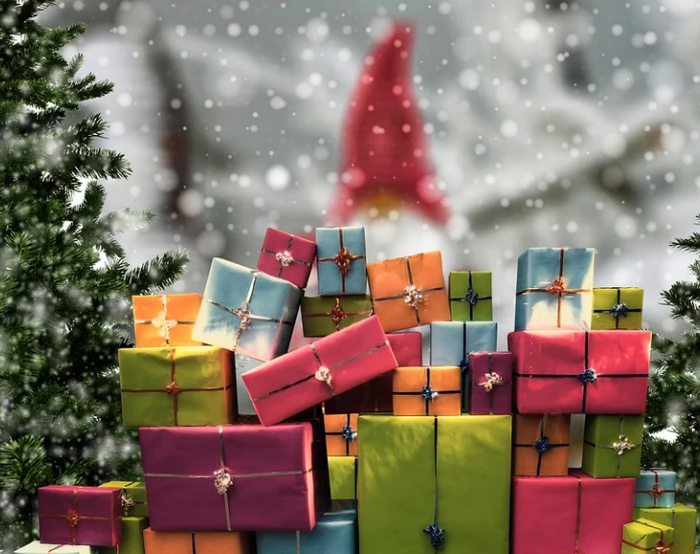 Много новогодних подарков