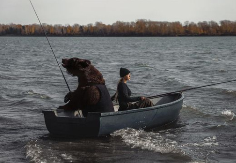 Британская газета опубликовала выдуманную историю о жизни девушки из Новосибирска с медведем