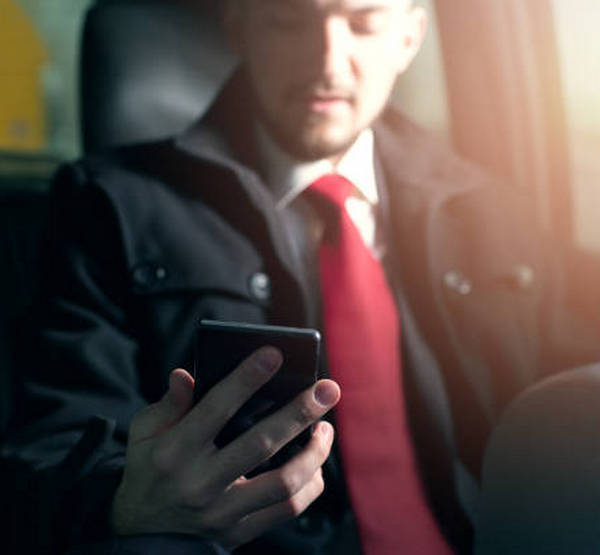 Пассажир едет в такси