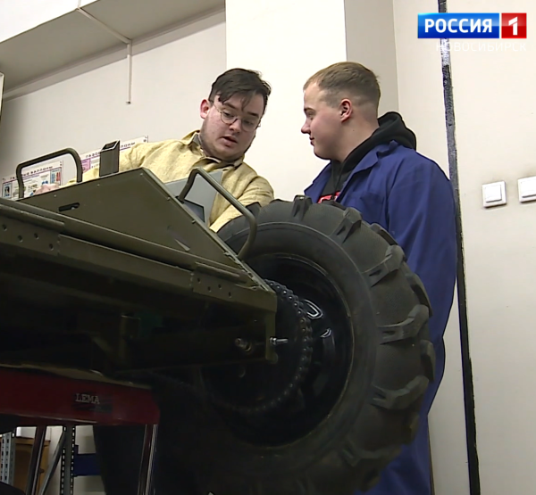 Студенты за работой Студенты за работой