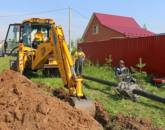 Строители прокладывают газопровод Строители прокладывают газопровод