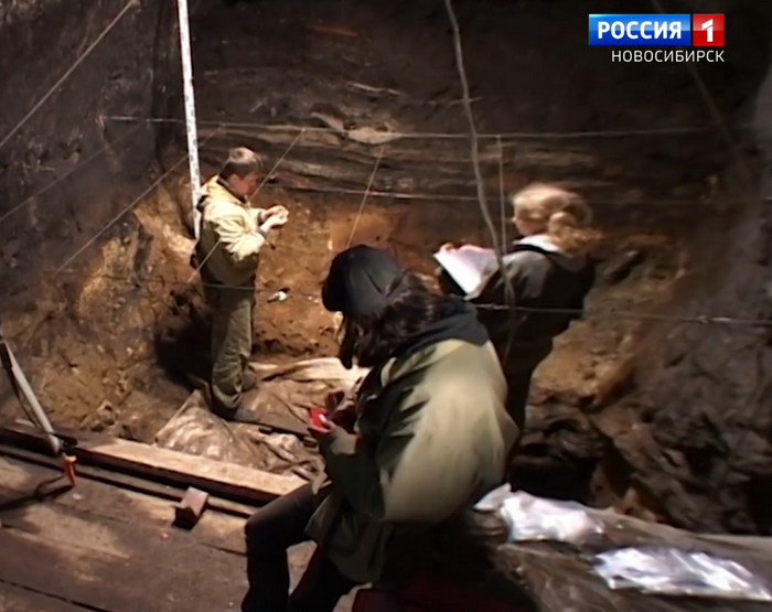 Археологи в Денисовой пещере