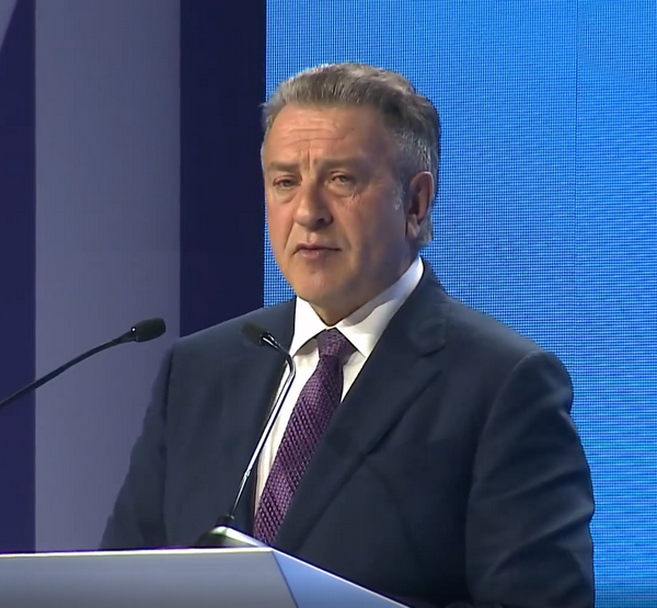 Андрей Шимкив выступает на Съезде учителей