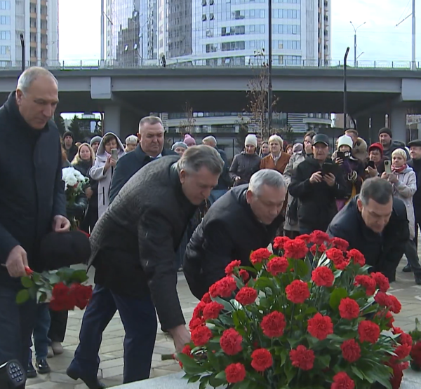 Возложение цветов Возложение цветов