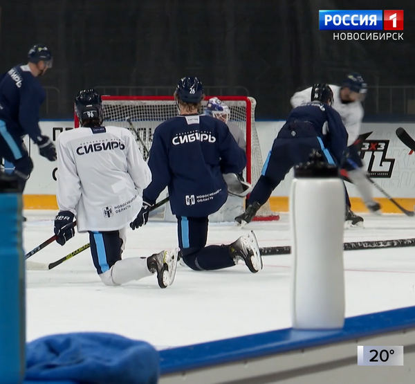 Хоккеисты Сибири тренируются