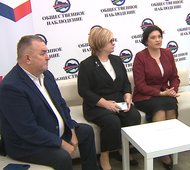 Эксперты в Центре общественного наблюдения