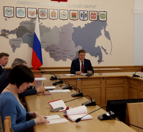 Анатолий Серышев на совещании