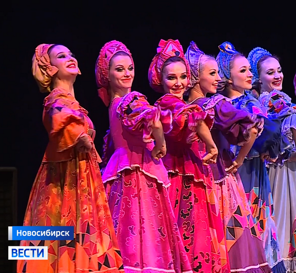 «Берёзка» танцует на сцене