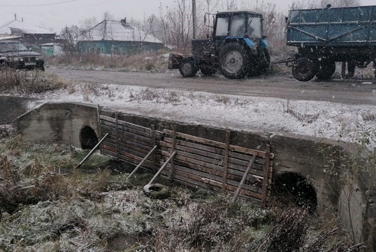 Водоотводные трубы под дорогой